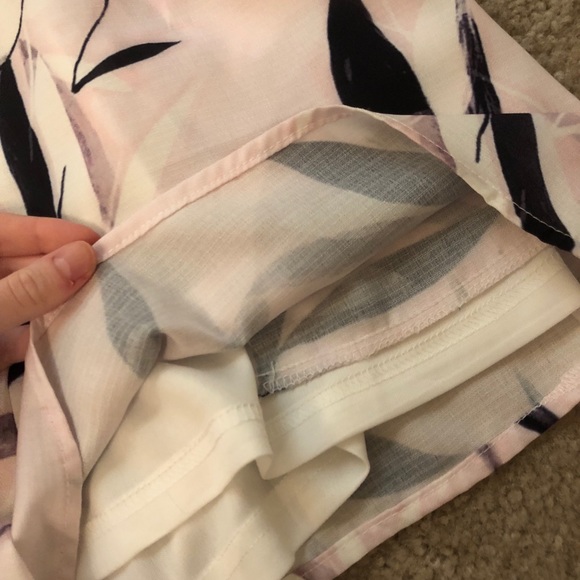 Lulu’s romper - Picture 3 of 6